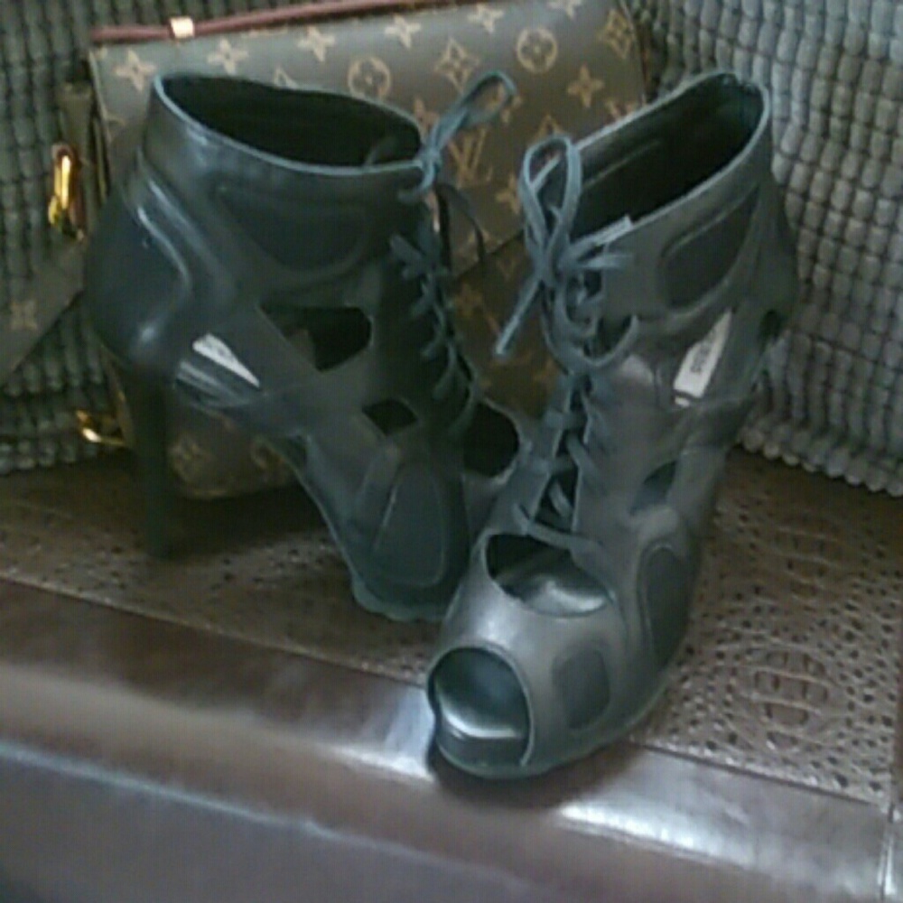 Guess leather peep toe heels